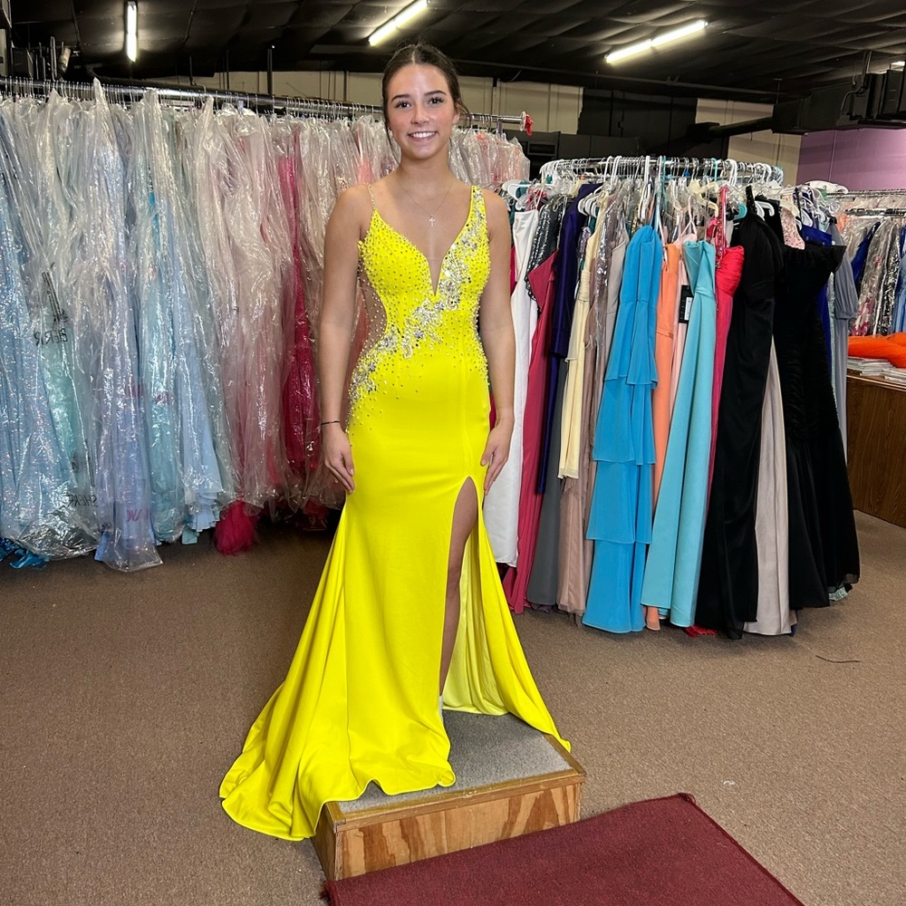 Worn once to pageant. No stains. Had been dry cleaned.  Price is negotiable!